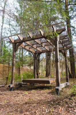 Пергола с подвесной кроватью